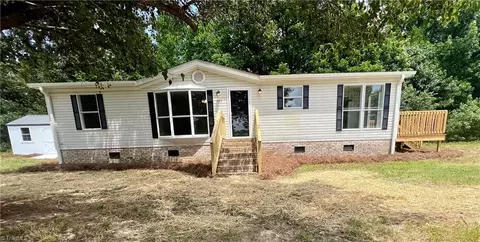125 Old Farm Ln, Mocksville, NC 27028