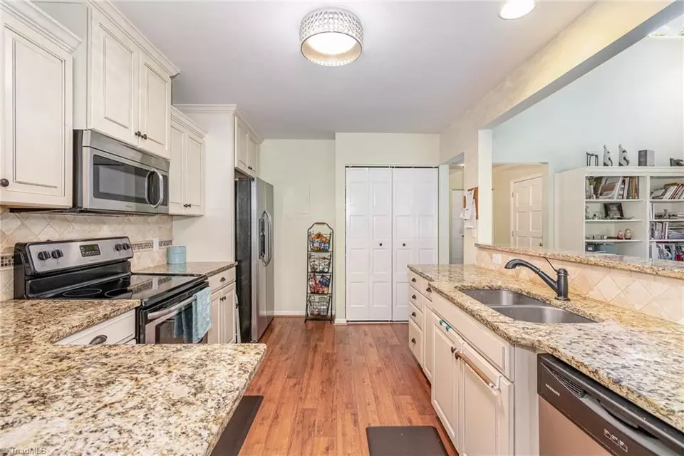 Kitchen - 137 Golfview Dr, Bermuda Run, NC 27006 photo 2 of 3