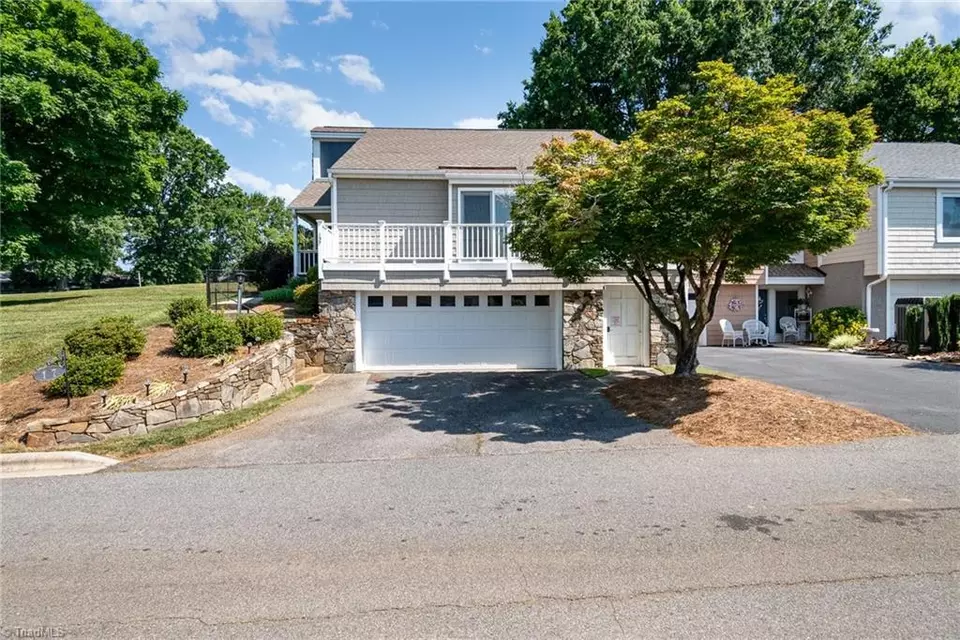 Exterior - 137 Golfview Dr, Bermuda Run, NC 27006 photo 3 of 6