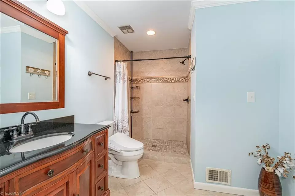 Bath - 137 Golfview Dr, Bermuda Run, NC 27006 photo 1 of 2