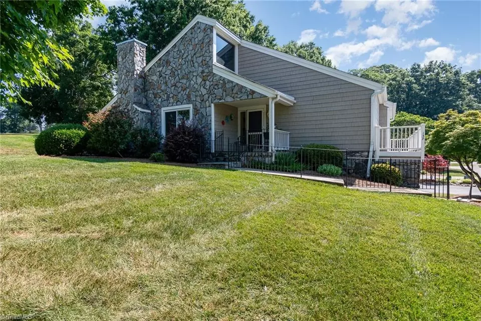 Exterior - 137 Golfview Dr, Bermuda Run, NC 27006 photo 2 of 6