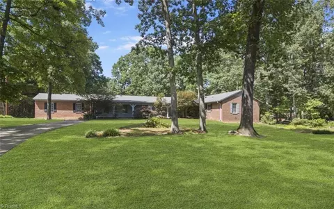 4207 Stonehenge Rd, Greensboro, NC 27406