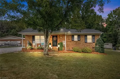 3979 Valley Dr, Sophia, NC 27350