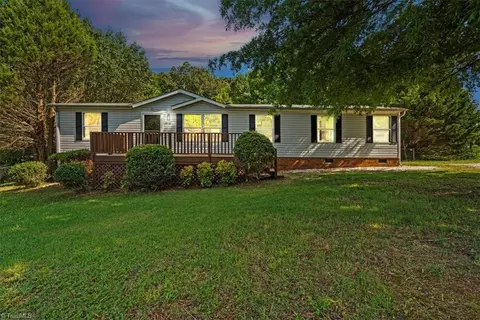 5718 Huckleberry Ln, Trinity, NC 27370