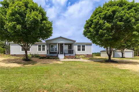 929 Ramseur Julian Rd, Ramseur, NC 27316