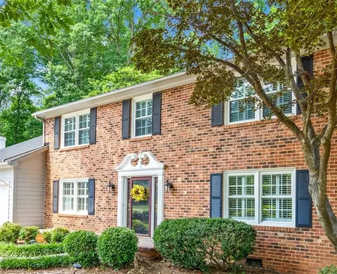 1506 Burlwood Dr, Greensboro, NC 27410