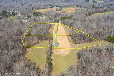 220 Hidden Acres Dr, Thomasville, NC 27360
