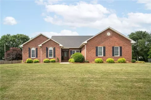 119 Silkwind Ct, Clemmons, NC 27012