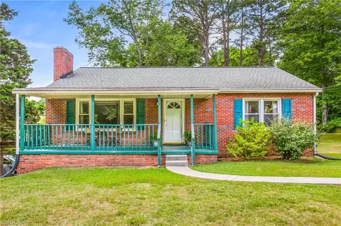4120 Fox Meadow Ln, Winston Salem, NC 27107