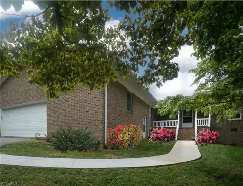 1023 Greenmont Dr, Asheboro, NC 27205