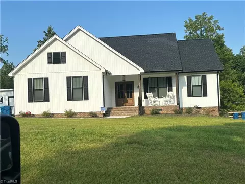 518 Woods Dr, Randleman, NC 27317