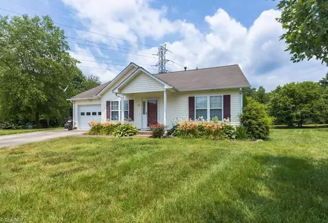 1401 Hawkcrest Ln, Winston Salem, NC 27127