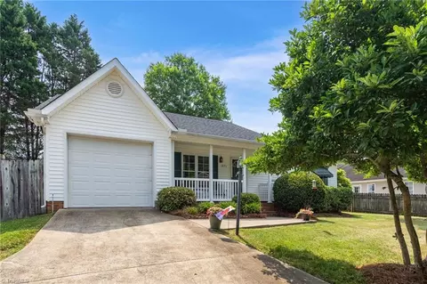 1471 Lewisburg Pointe Dr, Clemmons, NC 27012