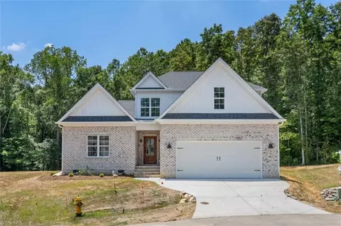4628 Johnson Creek Ct, Clemmons, NC 27012