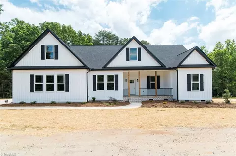 3243 Williston Ct, Walkertown, NC 27051