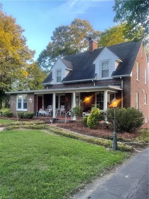 225 Dalton Rd W, King, NC 27021