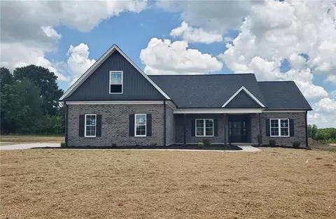 283 Wynnfall Dr, Lexington, NC 27295