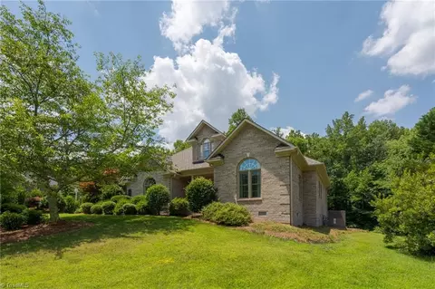 3 Friendly Acres Ct, Greensboro, NC 27410