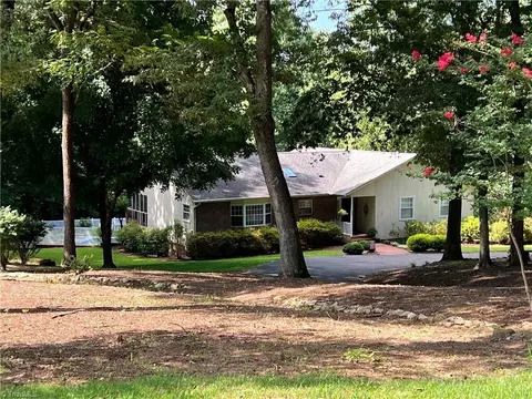 185 Walnut Pl, Wilkesboro, NC 28697