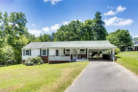 400 Saunders Dr, Asheboro, NC 27203