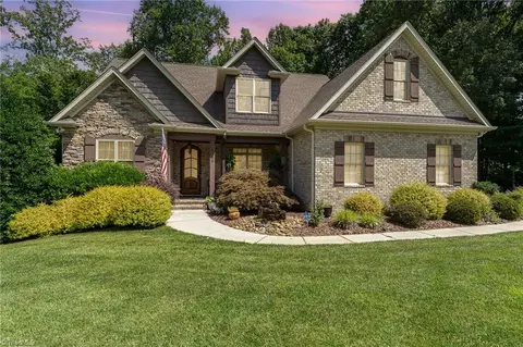 8105 Moores Mill Ct, Stokesdale, NC 27357