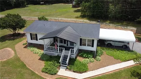 2611 Tritt Ln, Yadkinville, NC 27055