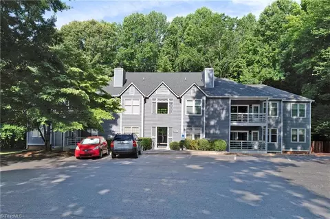 354 Meadows Cir, Winston Salem, NC 27104