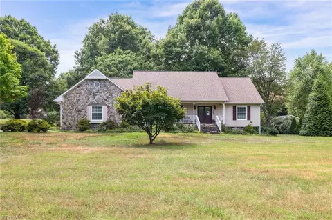5104 Huntingwood Dr, Pleasant Garden, NC 27313