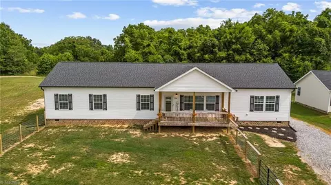 1194 Chickadee Ln, Woodleaf, NC 27054
