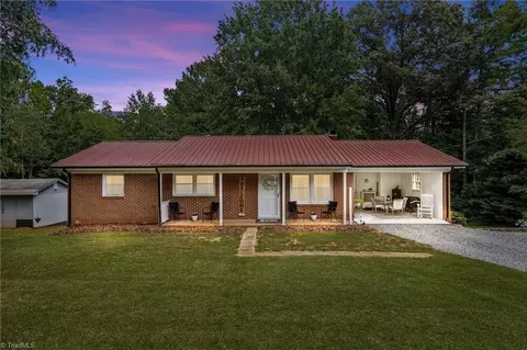 1175 Pine Hill Rd, Asheboro, NC 27205