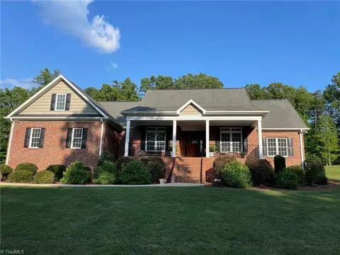 1452 High Bridge Rd, Pinnacle, NC 27043