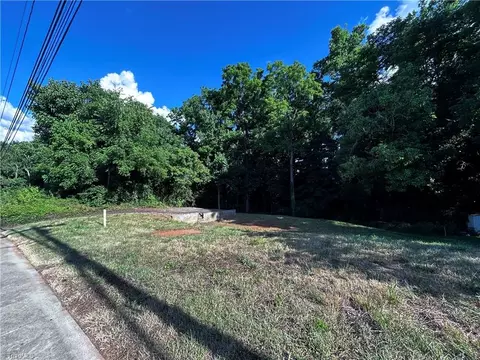 211 Elk Spur St, Elkin, NC 28621