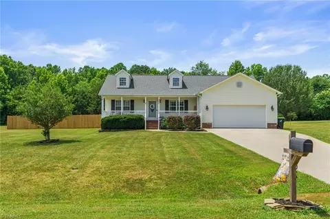 302 Goldenrod Ln, Lexington, NC 27295