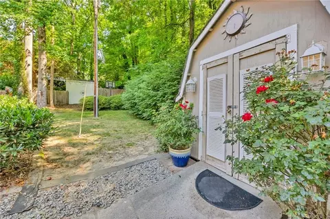 Exterior - 978 Nottingham Rd, High Point, NC 27262 photo 7 of 12