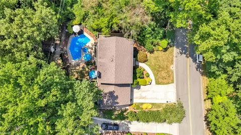 View/Area - 978 Nottingham Rd, High Point, NC 27262 photo 1 of 2