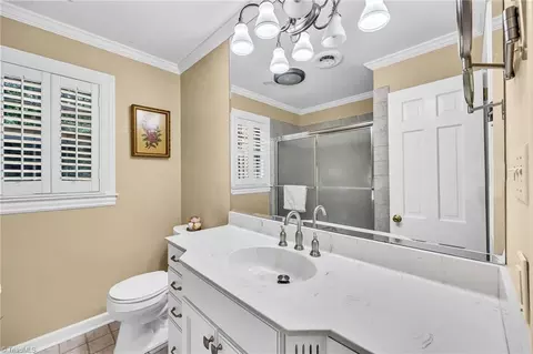 Bath - 978 Nottingham Rd, High Point, NC 27262 photo 2 of 4