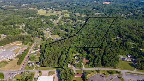 327 High Meadows Rd, Thomasville, NC 27360