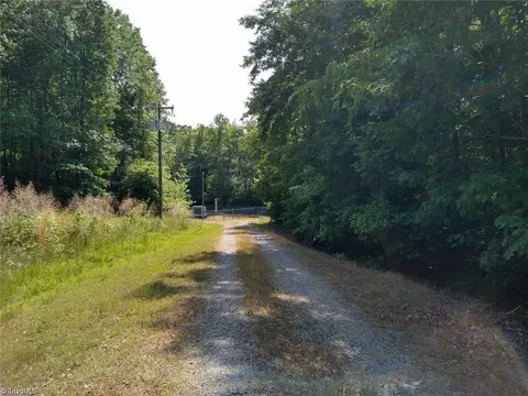327 High Meadows Rd, Thomasville, NC 27360 photo 3
