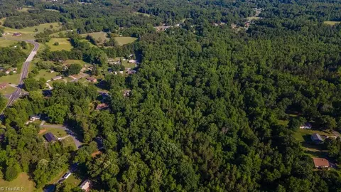 327 High Meadows Rd, Thomasville, NC 27360 photo 7