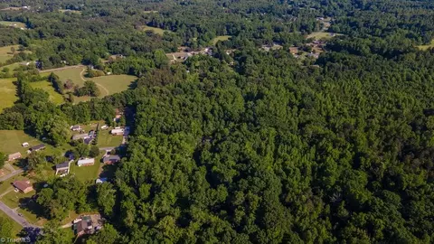 327 High Meadows Rd, Thomasville, NC 27360 photo 8