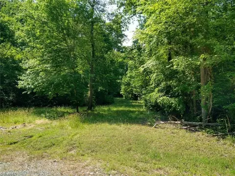 327 High Meadows Rd, Thomasville, NC 27360 photo 2