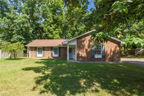 1921 Halifax Ct, High Point, NC 27265