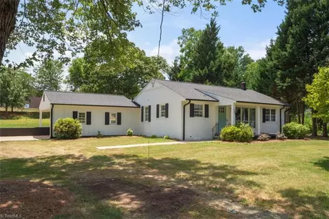 609 Meadowbrook Dr, King, NC 27021