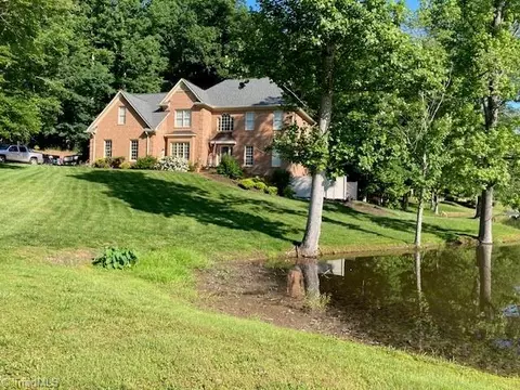 171 Oak Ridge Dr, Eden, NC 27288