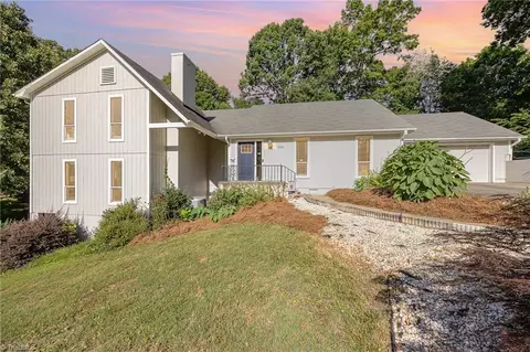3534 Stimpson Dr, Pfafftown, NC 27040