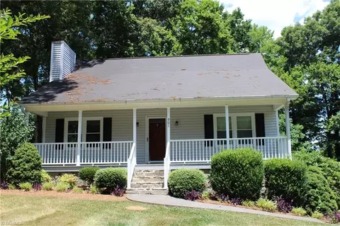901 Thrushwood Cir, Rural Hall, NC 27045