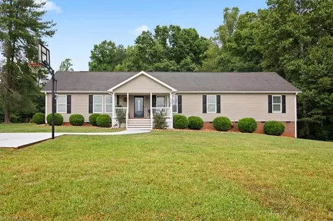 1420 Smith Rd, Westfield, NC 27053