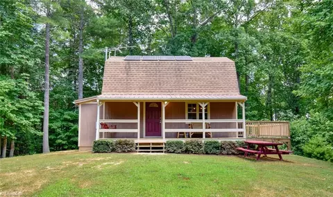 290 Mars Mountain Rd, Boomer, NC 28606