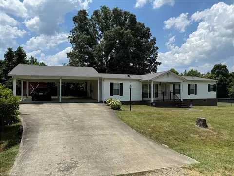 115 Briar Creek Ct, Thomasville, NC 27360