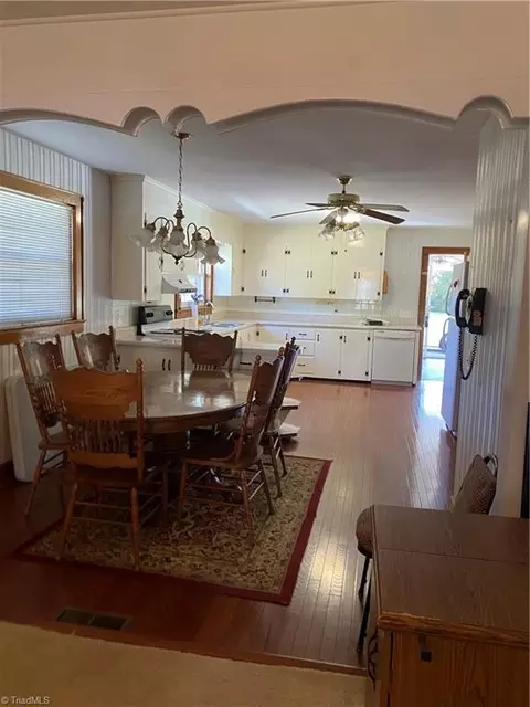 361 Mountain View Rd, King, NC 27021 photo 3